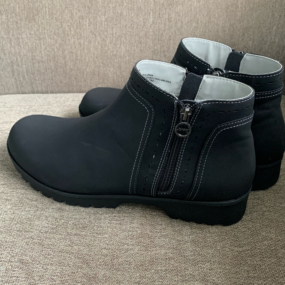 JSport by Jambu Jenna Booties - Size 10M